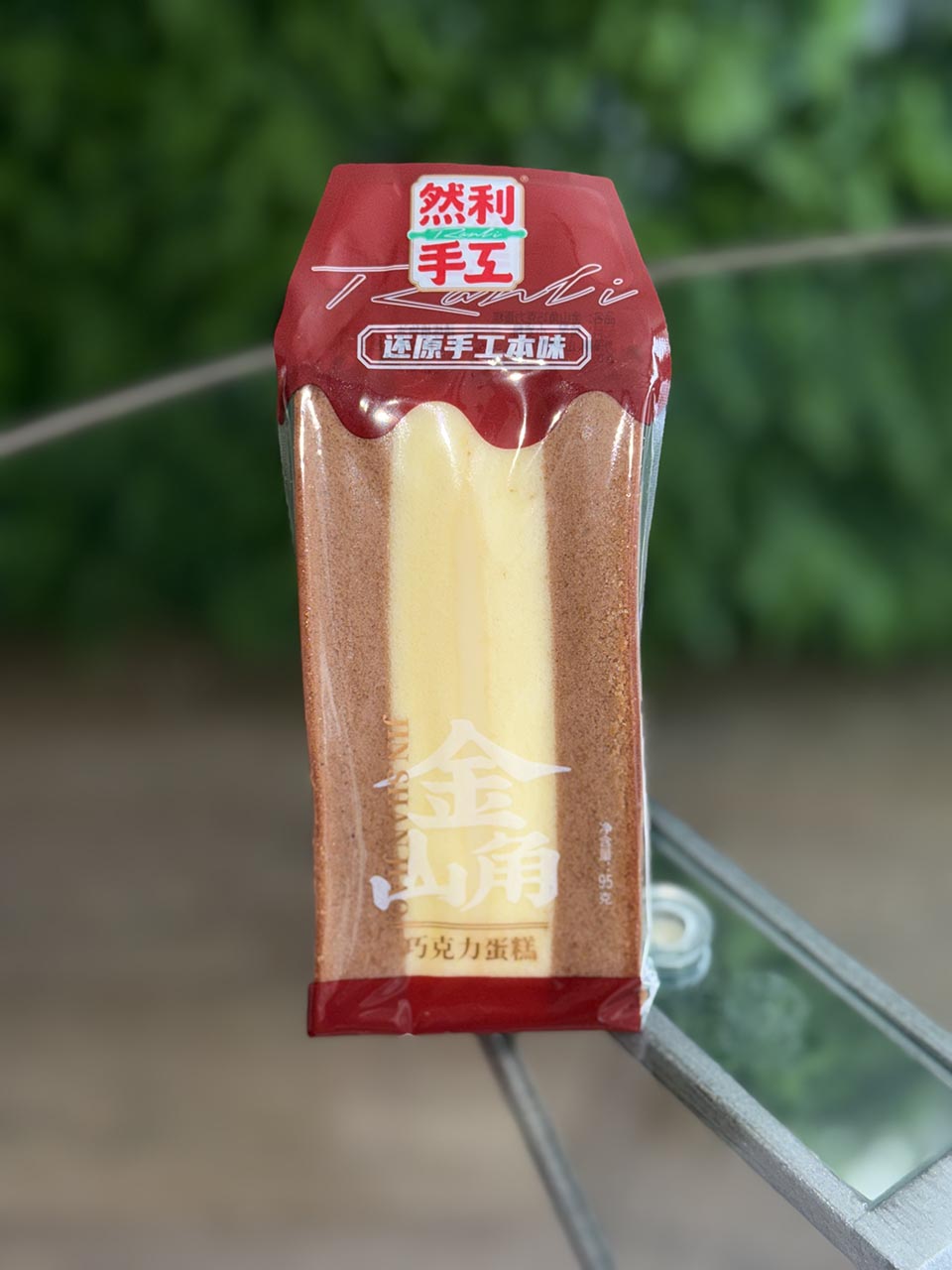 Jin Shan Jiao Chocolate Flavored Cake 1 Slice – BussinSnacks