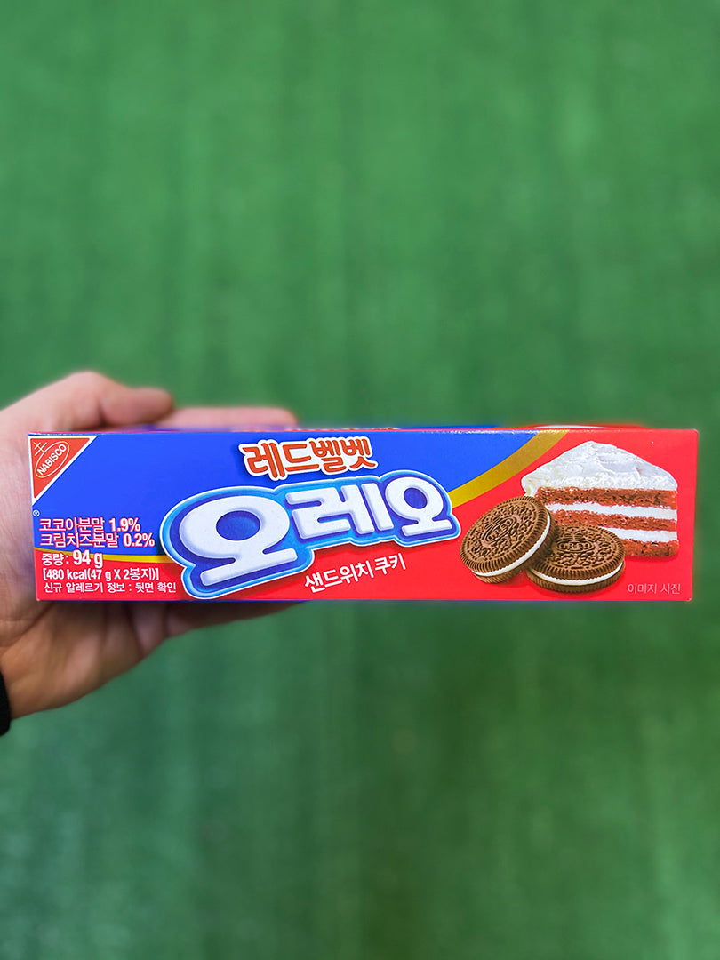 Red Velvet Oreo Sandwich Cookies (Korea)